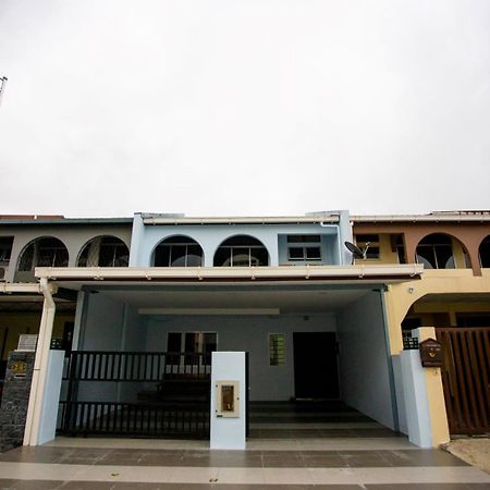 Hom2Rex Kuching Homestay Taman Timberland Kültér fotó