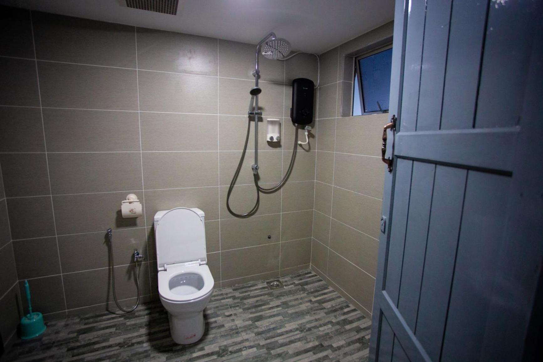 Hom2Rex Kuching Homestay Taman Timberland Kültér fotó